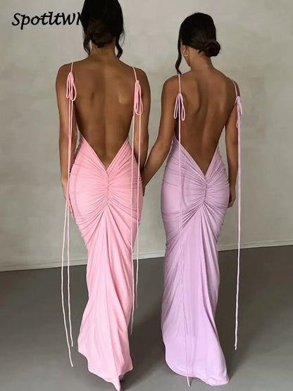 Rückenfreies, langes Wickelkleid mit Hüfte